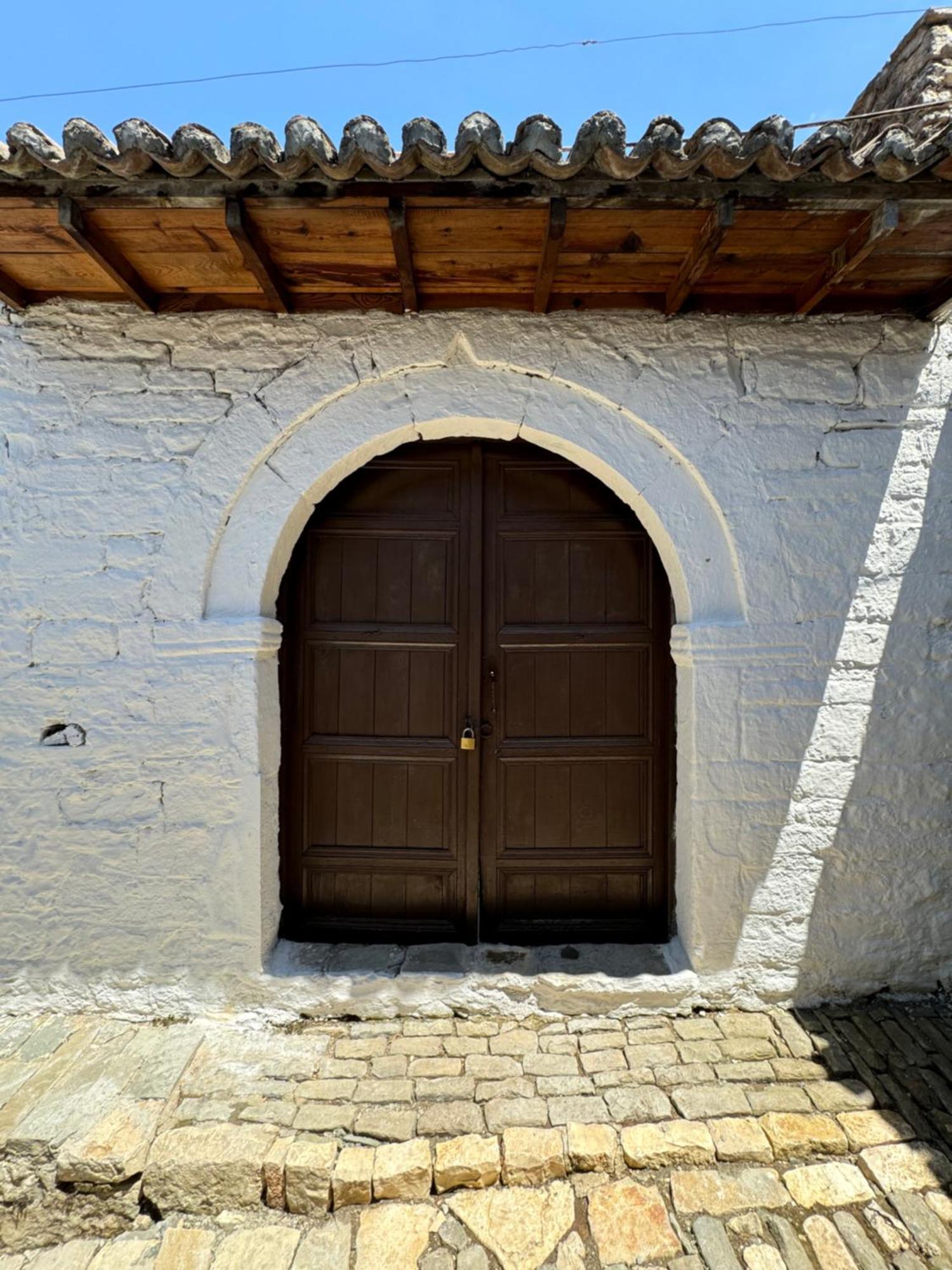 Meroli Guesthouse - Unesco Quarter Berati Exterior foto