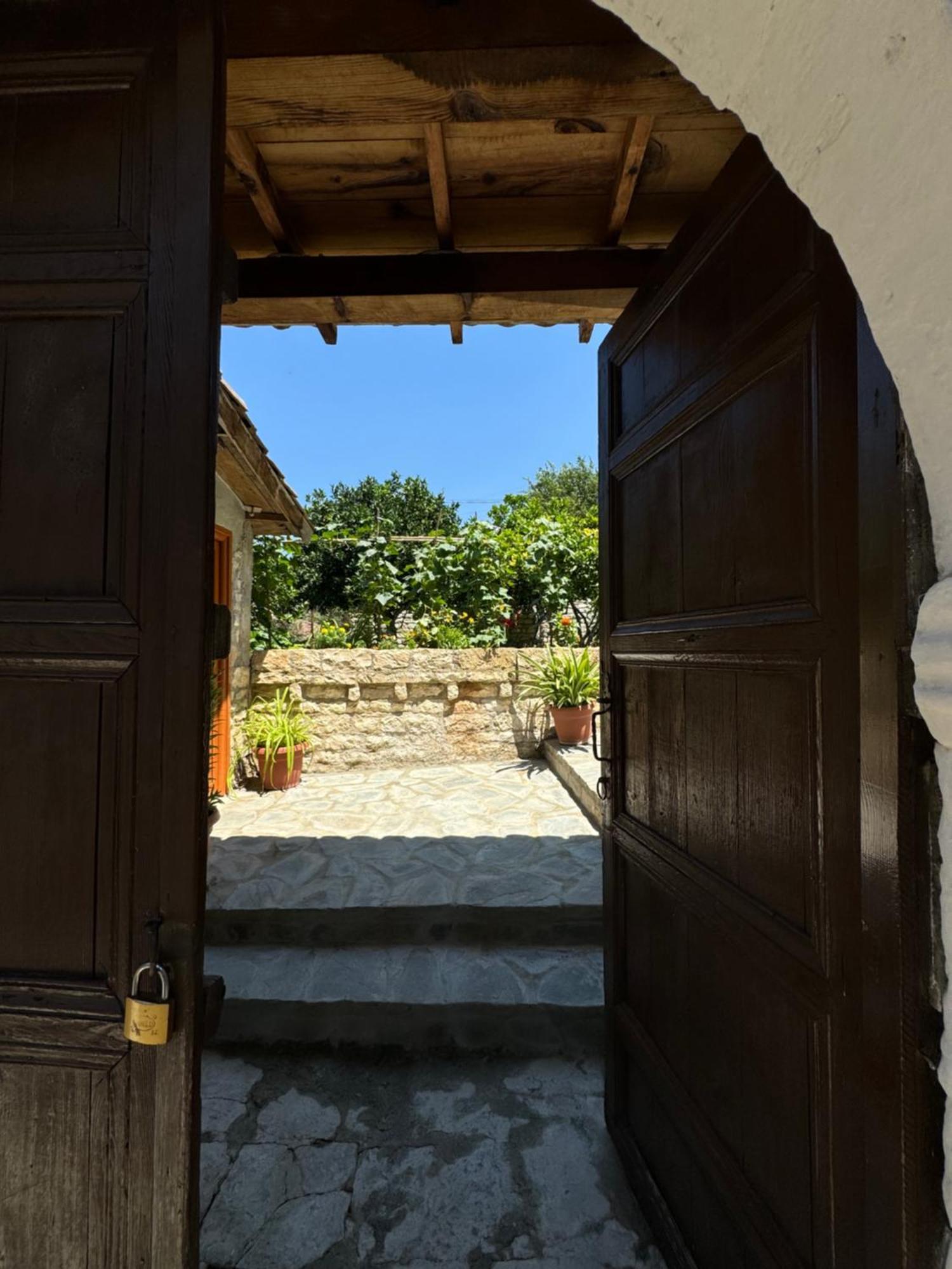 Meroli Guesthouse - Unesco Quarter Berati Exterior foto